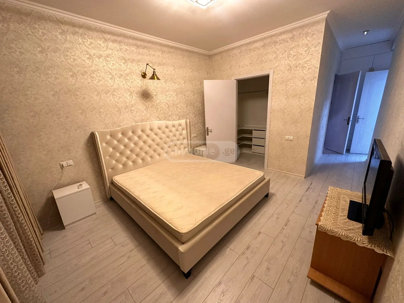 ქირავდება 5 ოთახიანი ბინა