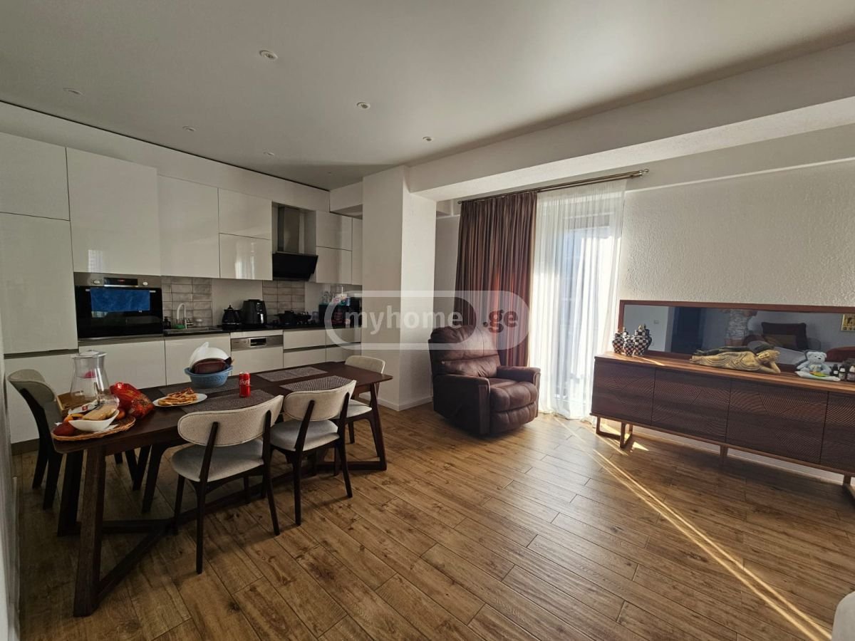 ქირავდება 3 ოთახიანი ბინა