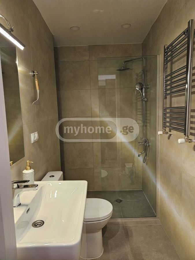 ქირავდება 3 ოთახიანი ბინა