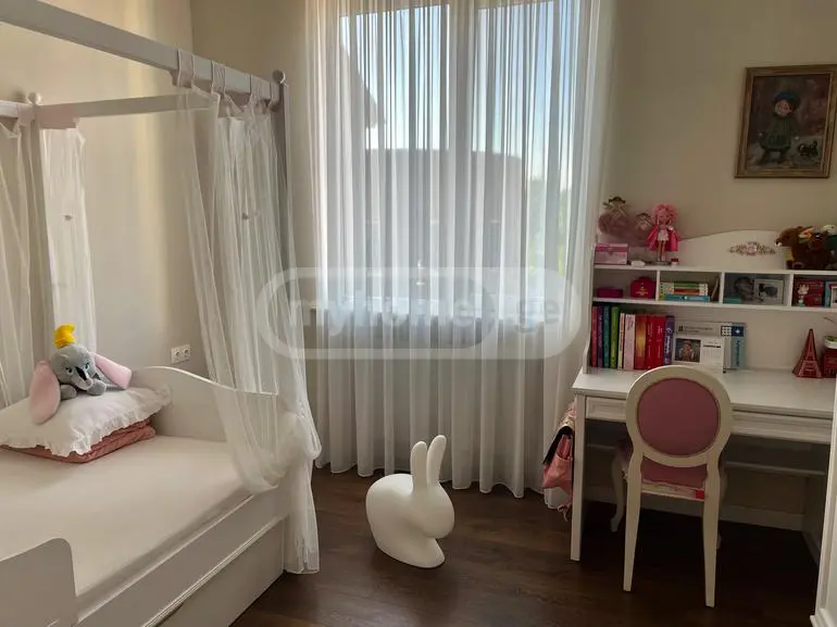 იყიდება 6 ოთახიანი ბინა