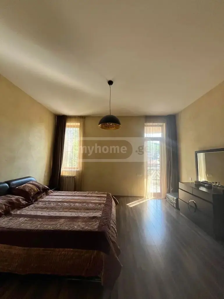 ქირავდება 6 ოთახიანი ბინა