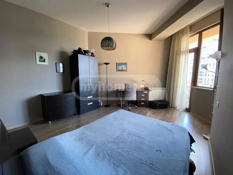 ქირავდება 6 ოთახიანი ბინა