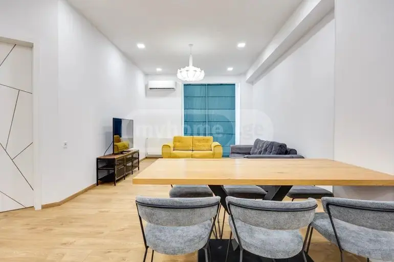 ქირავდება 4 ოთახიანი ბინა