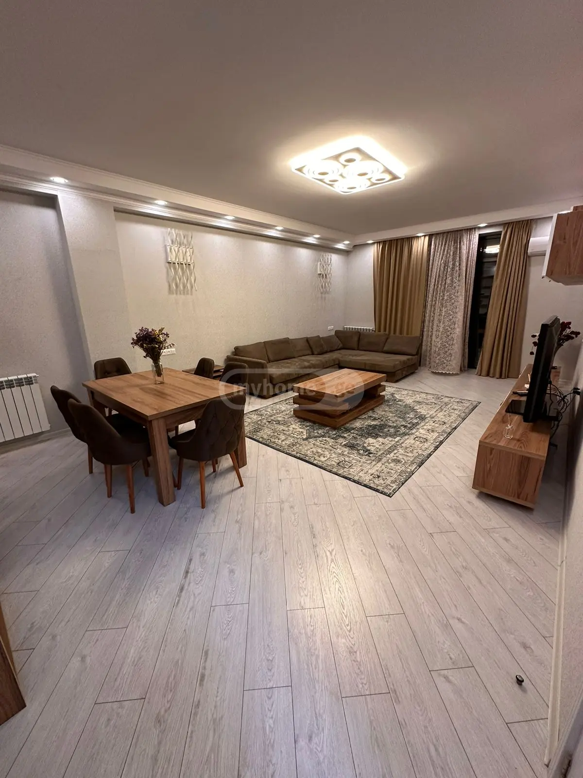 ქირავდება 5 ოთახიანი ბინა