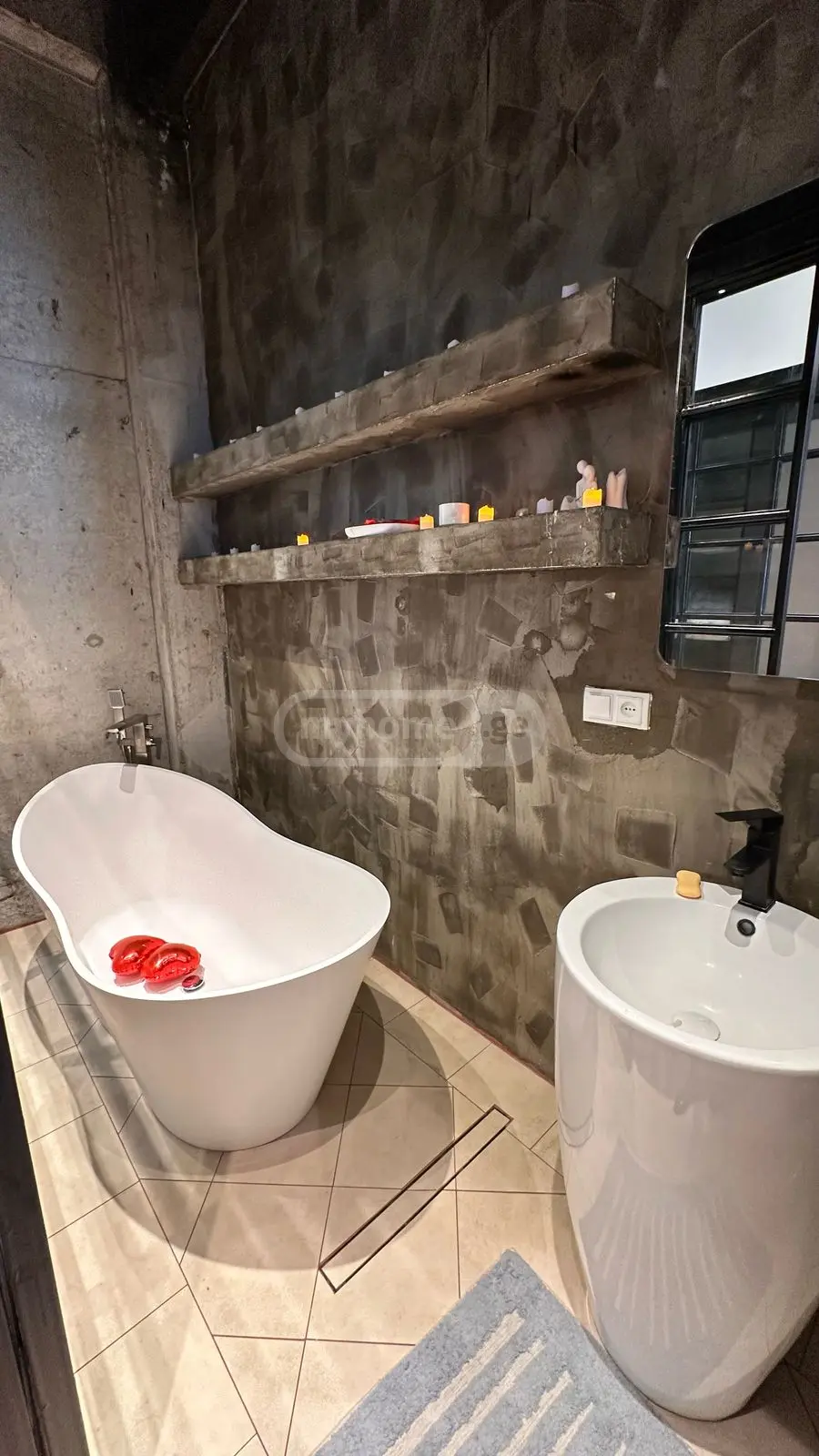 ქირავდება 4 ოთახიანი ბინა