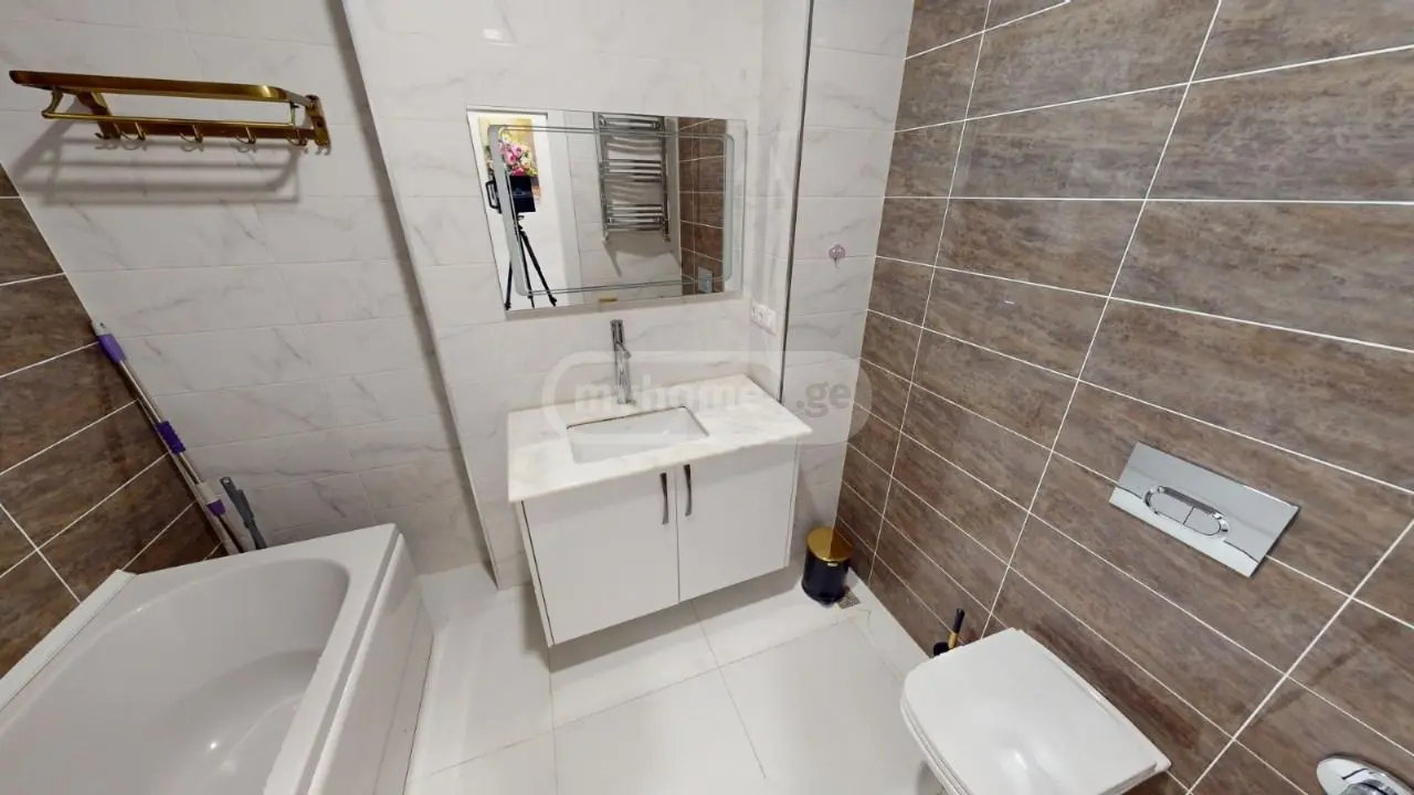 იყიდება 3 ოთახიანი ბინა