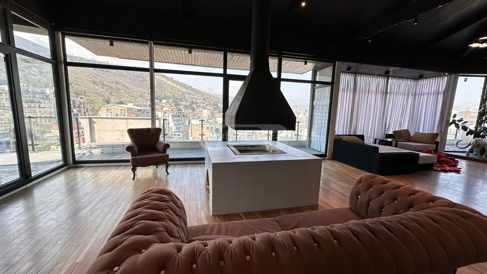 ქირავდება 4 ოთახიანი ბინა