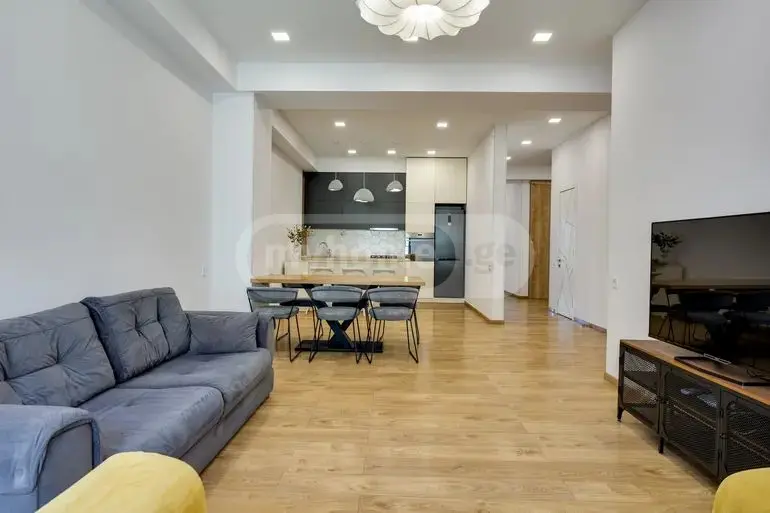 ქირავდება 4 ოთახიანი ბინა