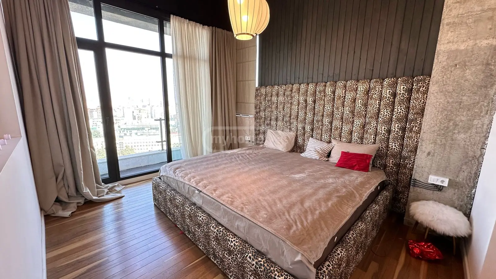 ქირავდება 4 ოთახიანი ბინა